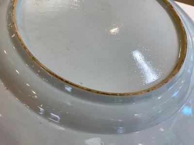 A Chinese famille rose 'musicians' dish, Qianlong — 照片 7