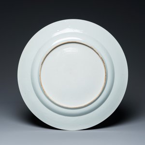 A Chinese famille rose 'musicians' dish, Qianlong — 照片 2