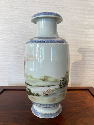 A Chinese famille rose 'musicians' vase, Hongxian mark, Republic — 照片 3