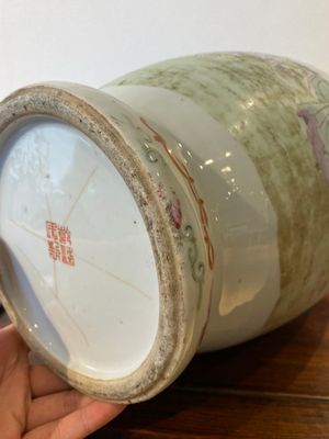 A Chinese famille rose 'narrative subject' vase, Qianlong mark, 19/20th C. — photo 6