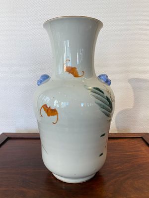 A Chinese famille rose 'narrative subject' vase, Tongzhi mark, 19/20th C. — 照片 3