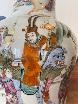 A Chinese famille rose 'narrative subject' vase, Tongzhi mark, 19/20th C. — 照片 8