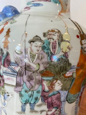 A Chinese famille rose 'narrative subject' vase, Tongzhi mark, 19/20th C. — 照片 9