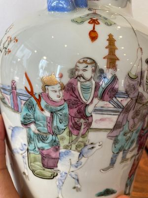 A Chinese famille rose 'narrative subject' vase, Tongzhi mark, 19/20th C. — 照片 10