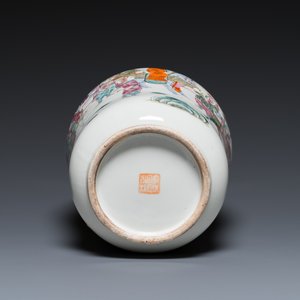 A Chinese famille rose 'narrative subject' vase, Tongzhi mark, 19/20th C. — 照片 6