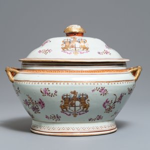 A Chinese famille rose 'New British East India Company' armorial tureen and cover, Jiaqing — 照片 6