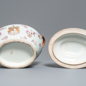 A Chinese famille rose 'New British East India Company' armorial tureen and cover, Jiaqing — 照片 9