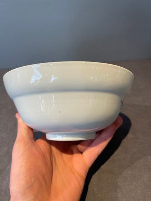 A Chinese famille rose 'nine peaches' bowl and a 'Wu Shuang Pu' covered bowl, Qianglong and Tongzhi mark, 19th C. — foto 20