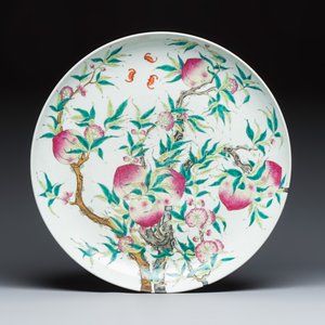 A Chinese famille rose 'Nine Peaches' dish — foto 1