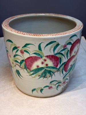 A Chinese famille rose 'Nine Peaches' jardinière, 19th C. — foto 1