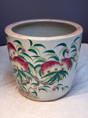 A Chinese famille rose 'Nine Peaches' jardinière, 19th C. — foto 2