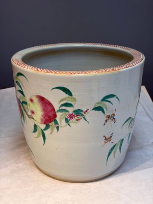 A Chinese famille rose 'Nine Peaches' jardinière, 19th C. — foto 3
