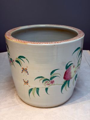 A Chinese famille rose 'Nine Peaches' jardinière, 19th C. — foto 4