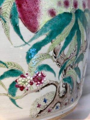 A Chinese famille rose 'Nine Peaches' jardinière, 19th C. — foto 8