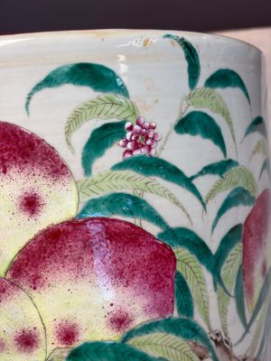 A Chinese famille rose 'Nine Peaches' jardinière, 19th C. — foto 9