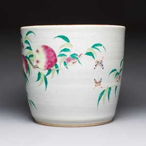 A Chinese famille rose 'Nine Peaches' jardinière, 19th C. — foto 3