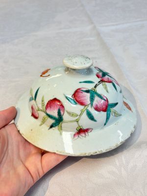 A Chinese famille rose 'nine peaches' vase and cover, 19th C. — photo 11