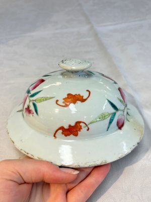 A Chinese famille rose 'nine peaches' vase and cover, 19th C. — photo 12
