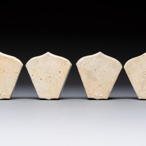 A Chinese famille rose nine-piece 'Plum Blossoms' sweetmeat set on a wooden tray, 19th C. — photo 3