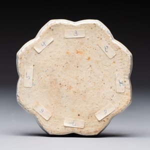 A Chinese famille rose nine-piece 'Plum Blossoms' sweetmeat set on a wooden tray, 19th C. — photo 7