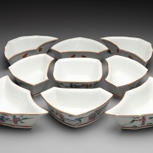 A Chinese famille rose nine-piece sweetmeat or rice table set, Tongzhi mark, 19th C. — photo 1