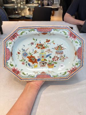 A Chinese famille rose octagonal 'antiquities' dish, Yongzheng/Qianlong — photo 1
