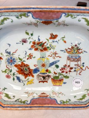 A Chinese famille rose octagonal 'antiquities' dish, Yongzheng/Qianlong — photo 4