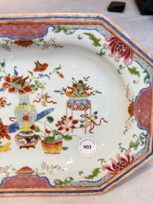 A Chinese famille rose octagonal 'antiquities' dish, Yongzheng/Qianlong — photo 5