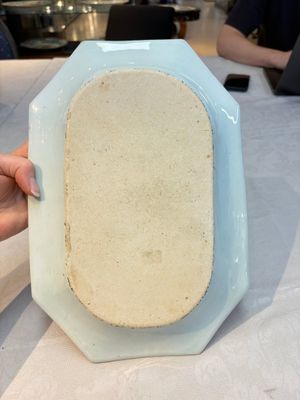 A Chinese famille rose octagonal 'antiquities' dish, Yongzheng/Qianlong — photo 7