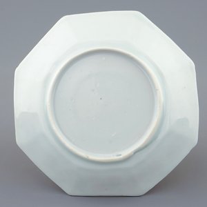 A Chinese famille rose octagonal cup and saucer, Yongzheng, 1723-1735 — photo 3