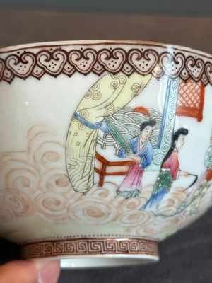A Chinese famille rose octagonal eggshell bowl with figural design, Qianlong mark, 20th C. — foto 11