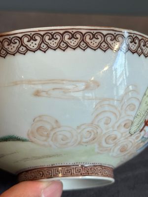 A Chinese famille rose octagonal eggshell bowl with figural design, Qianlong mark, 20th C. — foto 12