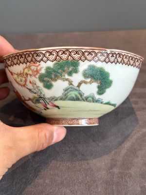 A Chinese famille rose octagonal eggshell bowl with figural design, Qianlong mark, 20th C. — foto 3