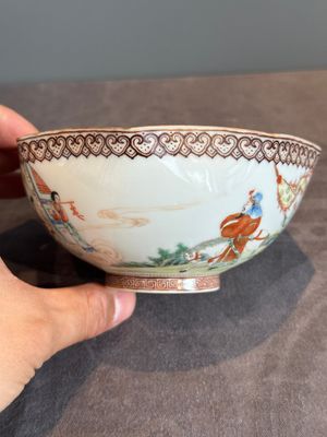 A Chinese famille rose octagonal eggshell bowl with figural design, Qianlong mark, 20th C. — foto 5