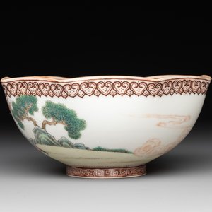 A Chinese famille rose octagonal eggshell bowl with figural design, Qianlong mark, 20th C. — foto 3