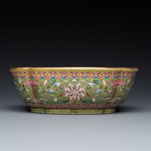 A Chinese famille rose olive-green-ground bowl, Daoguang mark and of the period — 照片 2