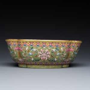 A Chinese famille rose olive-green-ground bowl, Daoguang mark and of the period — 照片 4