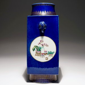 A Chinese famille rose on powder blue ground cong vase, 19th C. — photo 4