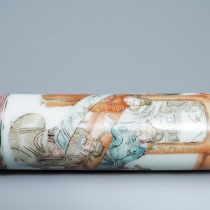 A Chinese famille rose opium pipe with silk pouch, 19th C. — 照片 23