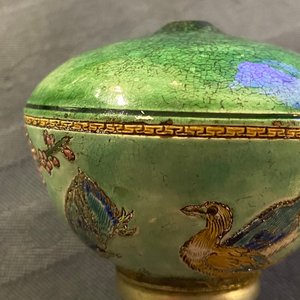 A Chinese famille rose opium pipe with silk pouch, 19th C. — 照片 29