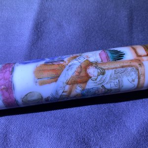 A Chinese famille rose opium pipe with silk pouch, 19th C. — 照片 35