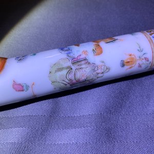 A Chinese famille rose opium pipe with silk pouch, 19th C. — 照片 41