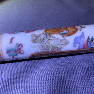 A Chinese famille rose opium pipe with silk pouch, 19th C. — 照片 44