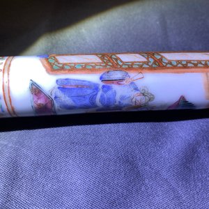 A Chinese famille rose opium pipe with silk pouch, 19th C. — 照片 46