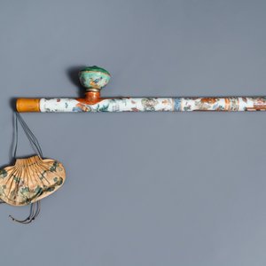 A Chinese famille rose opium pipe with silk pouch, 19th C. — 照片 5