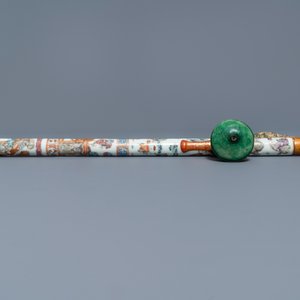 A Chinese famille rose opium pipe with silk pouch, 19th C. — 照片 8