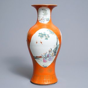A Chinese famille rose orange ground vase, Qianlong mark, Republic, 20th C. — photo 1