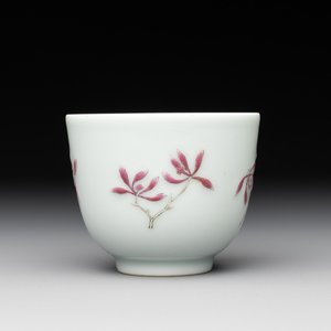 A Chinese famille rose 'orchid' cup, Tui Si Tang Zhi 退思堂製 mark, 19/20th C. — 照片 1