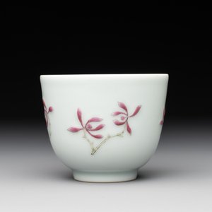 A Chinese famille rose 'orchid' cup, Tui Si Tang Zhi 退思堂製 mark, 19/20th C. — 照片 2