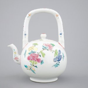 Een Chinese famille rose porseleinen theepot, Yongzheng, 1722-1735 — foto 2